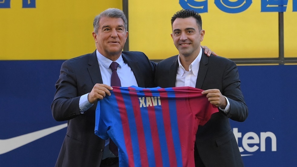 رئيس برشلونة يكشف أسرار رحيل تشافي