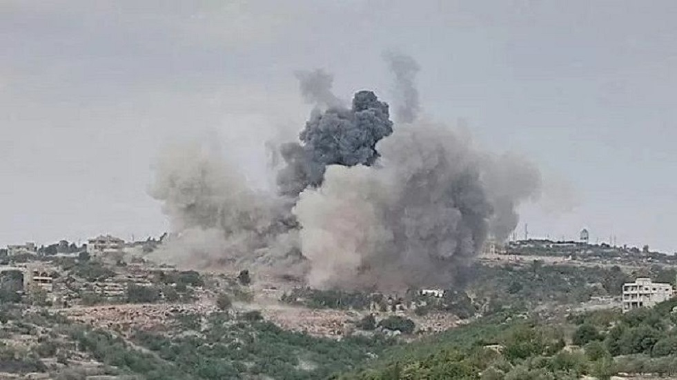 الجيش الإسرائيلي يعلن استهداف بنى تحتية لـ”حزب الله” في جنوب لبنان (فيديو)