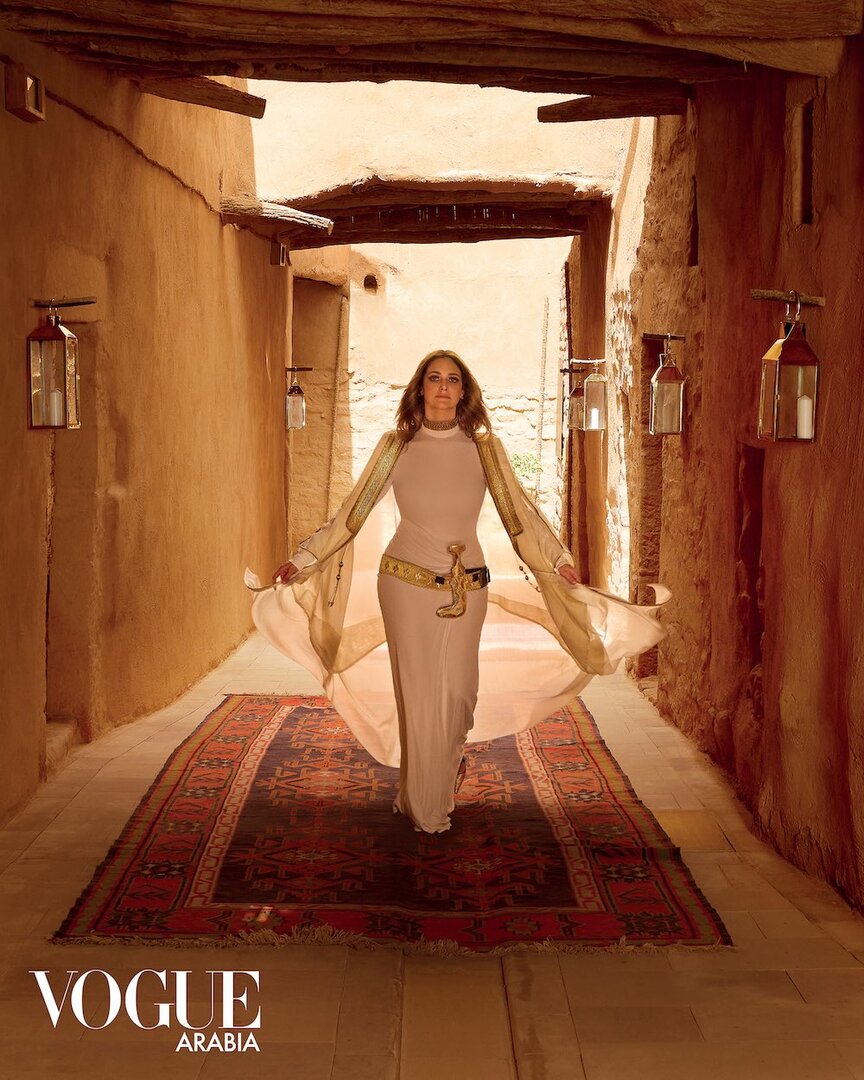 إعجاب واسع بإطلالة الأميرة الجوهرة بنت طلال على غلاف "فوغ" (صور)