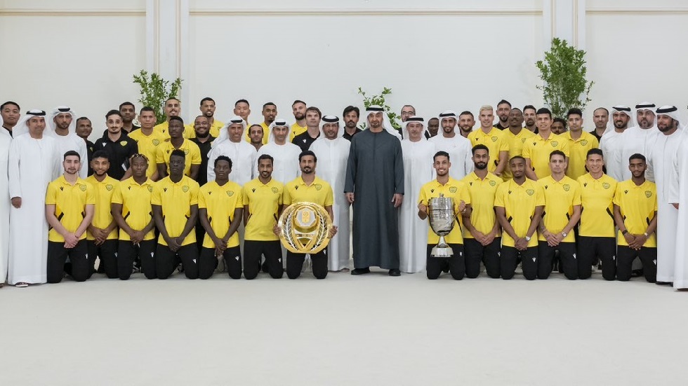 الشيخ محمد بن زايد يستقبل أبطال الدوري الإماراتي