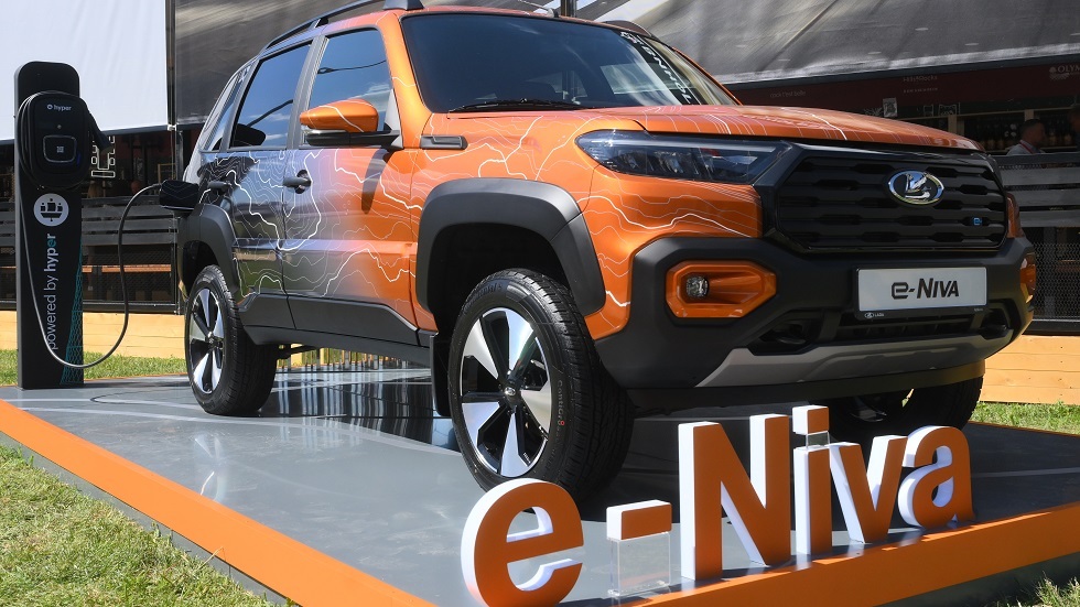 روسيا.. الكشف عن نموذج لسيارة Niva الكهربائية الجديدة (فيديو)