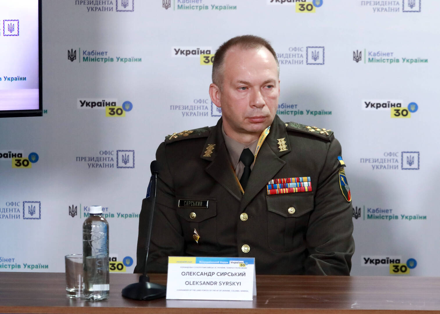 القائد العام للقوات الأوكرانية يعترف بصعوبة الوضع بسبب ضراوة القتال على خطوط التماس