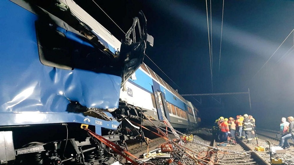 أربعة قتلى وعشرات الجرحى في اصطدام قطارين في التشيك (فيديوهات + صور)