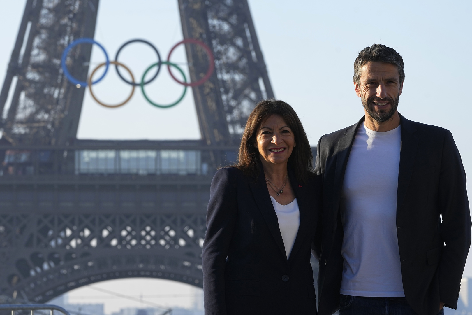 لطمأنة سباحي الأولمبياد.. رئيسة بلدية باريس تغطس في نهر السين
