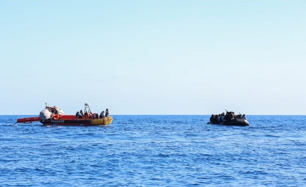 إنقاذ مهاجرين غير شرعيين في البحر المتوسط قبالة سواحل ليبيا