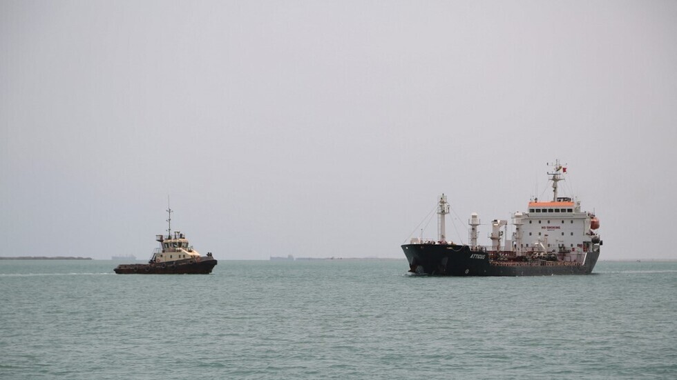 هيئة التجارة البحرية البريطانية: إخماد حريق في سفينة إثر تعرضها لقصف قبالة سواحل اليمن