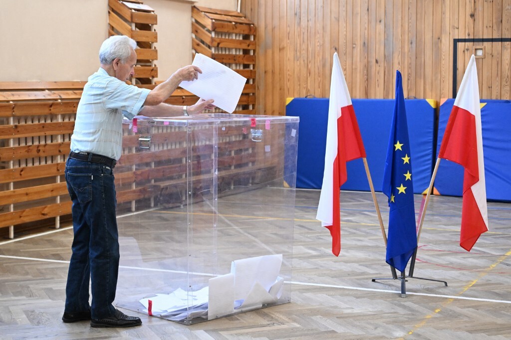 افتتاح مراكز الاقتراع في اليوم الأخير من انتخابات البرلمان الأوروبي