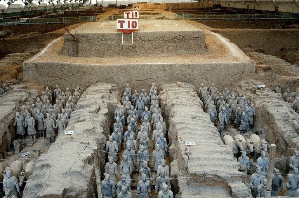 الصين تعلن عن اكتشاف كنوز ثمينة جدا في ضريح إمبراطورها الأسطوري الأول