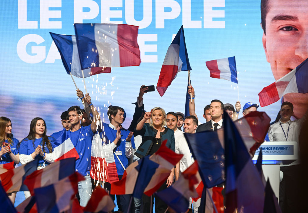 اليمين المتطرف يتصدر الانتخابات الأوروبية في فرنسا بأكثر من 30 % في ضربة كبيرة لمعسكر ماكرون