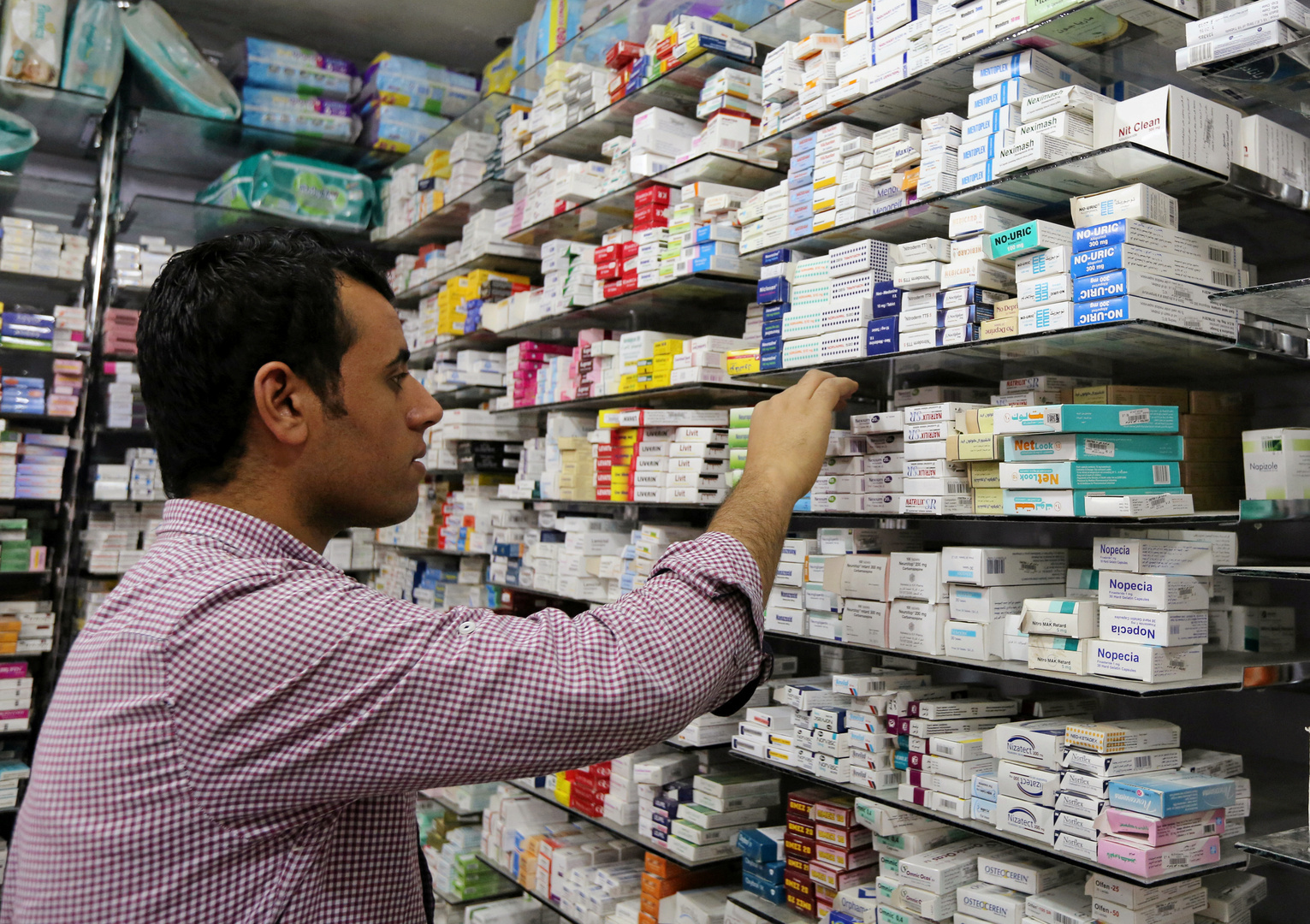 مصر تعلن زيادة أسعار الأدوية على غرار البنزين
