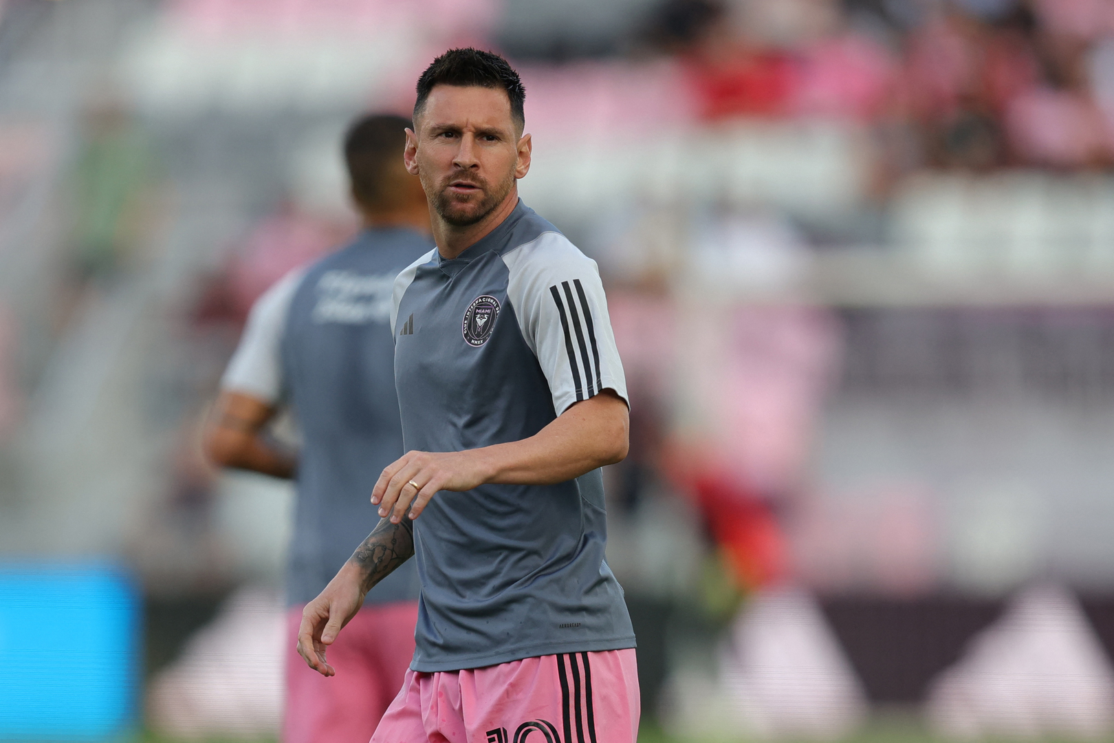ميسي يساعد ملاك مانشستر سيتي في جني الملايين!