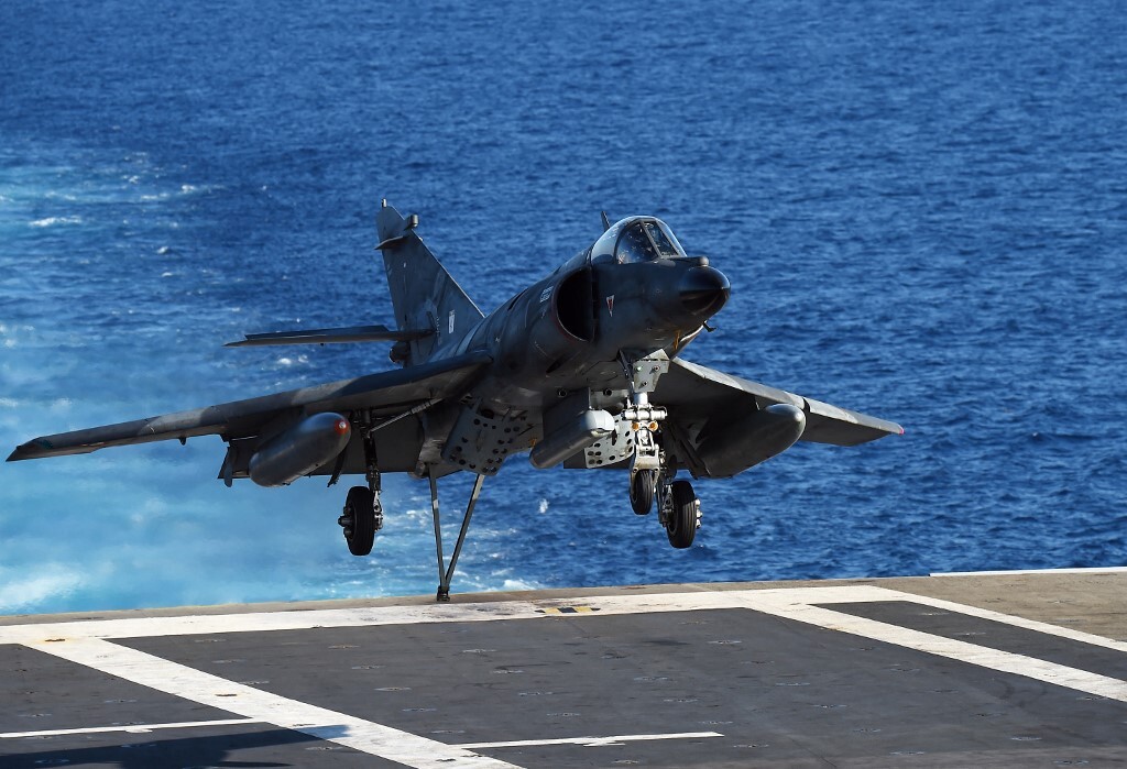 الأرجنتين تبحث مع فرنسا نقل مقاتلات 
