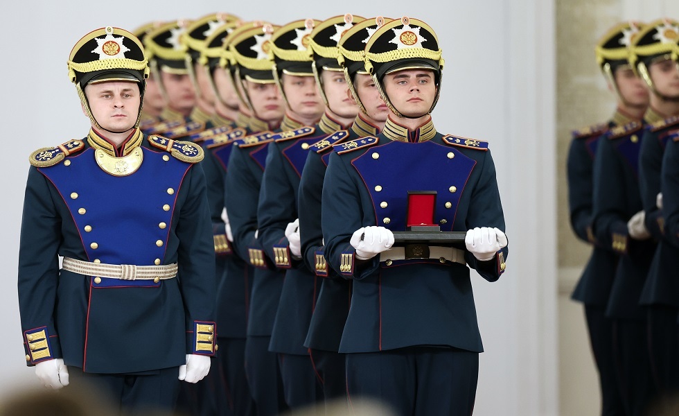 حرس الشرف قبل حفل تسليم جوائز الدولة لروسيا الاتحادية - الكرملين 12 يونيو 2024