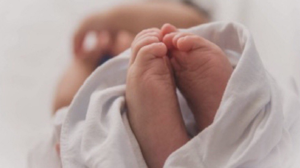 ضجة في الجزائر بعد سرقة طفلة حديثة الولادة من مستشفى (فيديو+صور)