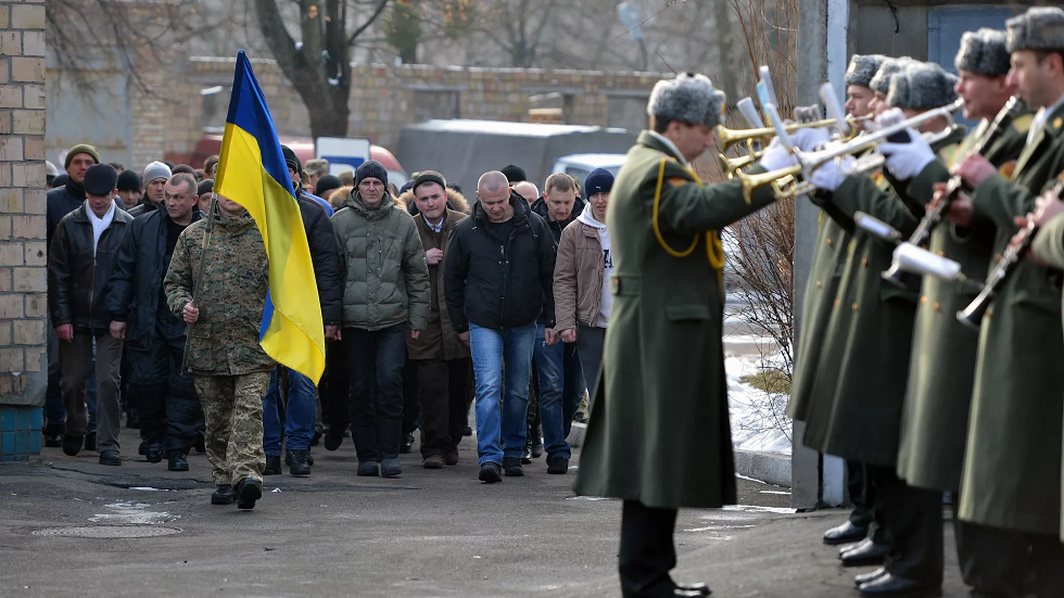 كييف تكشف عدد الفارين من الخدمة العسكرية والذين يحاولون مغادرة البلاد