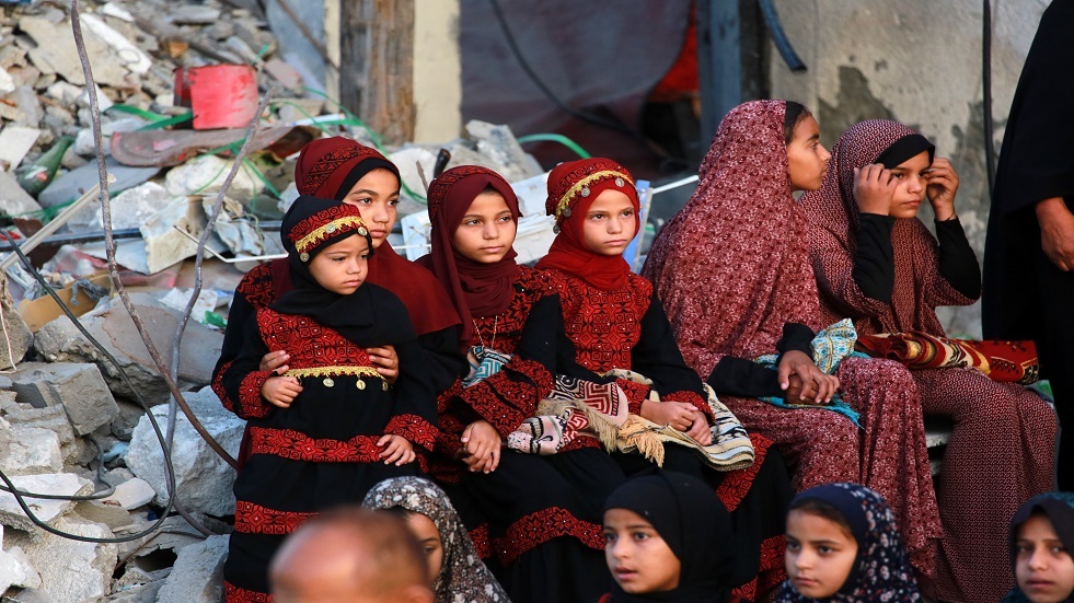 أطفال غزة يستقبلون أول أيام عيد الأضحى من وسط الدمار (صور)