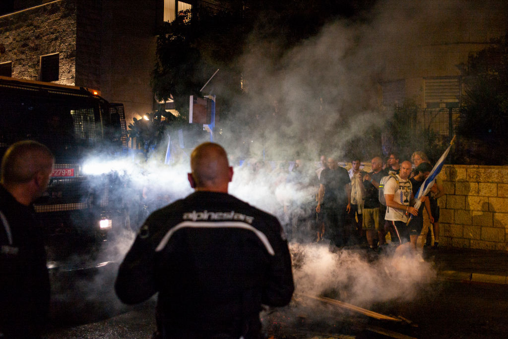 متظاهرون يحاولون اقتحام مقر إقامة نتنياهو (فيديو + صور)