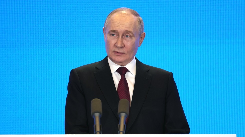 بوتين عن البرودة في ياكوتيا: يخاف المرء أن يمس أذنه (فيديو)