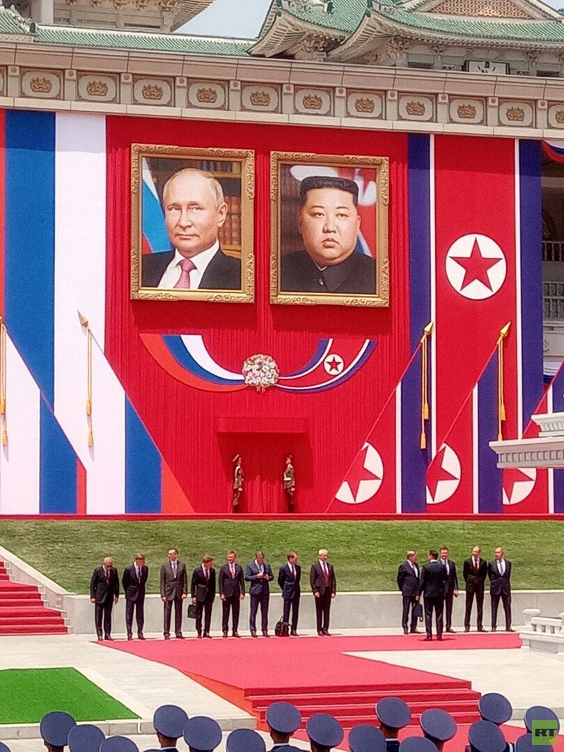 مراسم اللقاء بين بوتين وكيم جونغ أون في ساحة كيم إيل سونغ ( فيديو + صور)