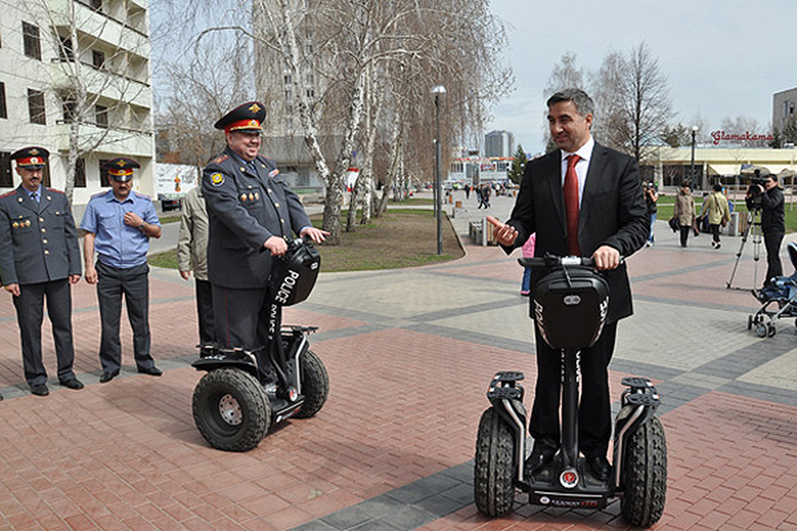 روسيا.. البرلمانيون يقترحون استحداث شرطة الدراجات الكهربائية