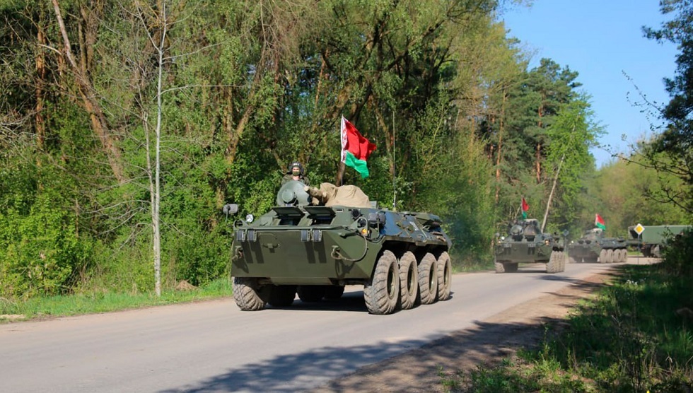 الدفاع البيلاروسية تستنفر قواتها على حدود بولندا وأوكرانيا