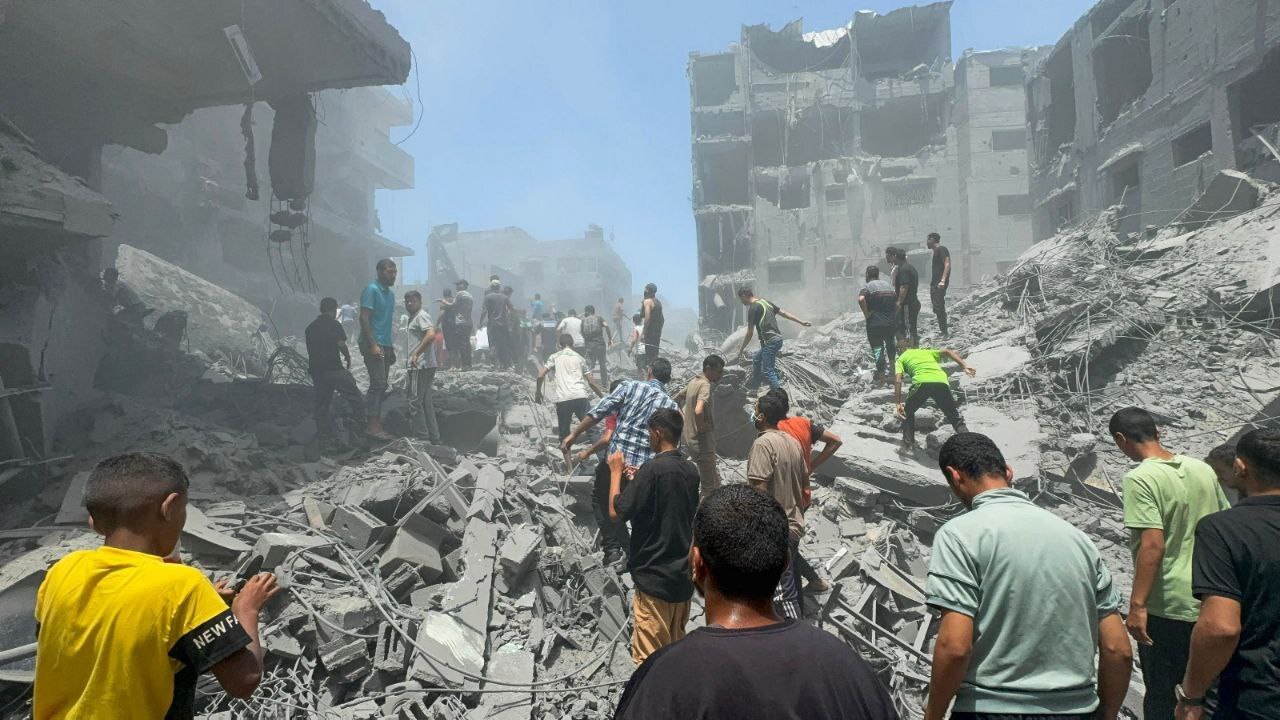 القصف الإسرائيلي يخلف أكثر من 120 قتيلا ومئات الجرحى خلال الـ 48 ساعة الماضية