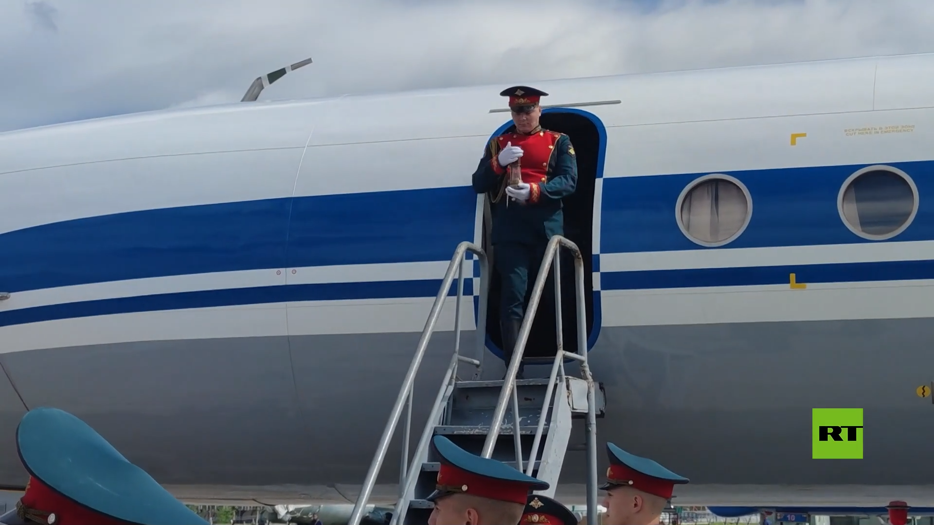 البيت الروسي بالقاهرة يحتفل بيوم الحزن والذكرى بمشاركة مغني أوبرا القاهرة شريف كارلوس (فيديو)