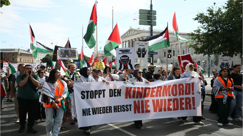فيينا.. وقفة احتجاجية أمام البرلمان تندد بالهجمات الإسرائيلية على قطاع غزة (صور)