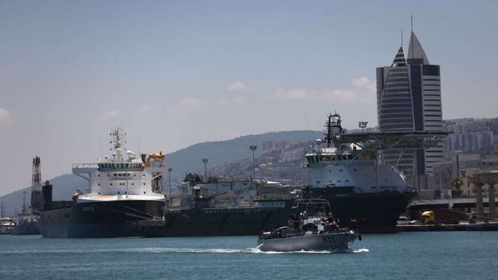 الحوثيون والمقاومة العراقية تستهدفان سفينة إسرائيلية في ميناء حيفا بطائرات مسيرة
