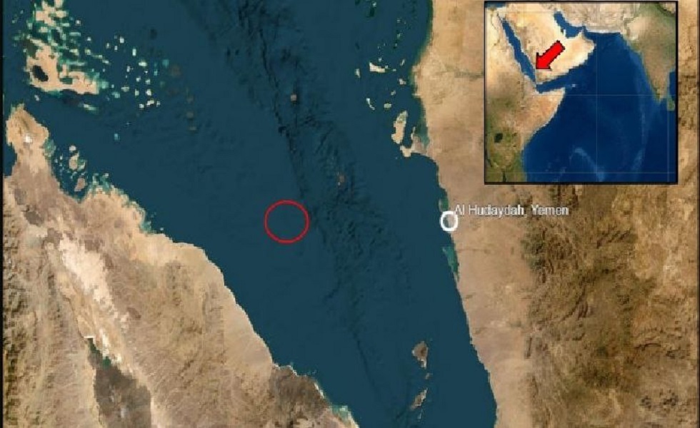 الحوثيون: أصبنا سفينة بشكل مباشر في البحر الأحمر بزورق مسيّر واستهدفنا سفينة بالمحيط الهندي بصواريخ