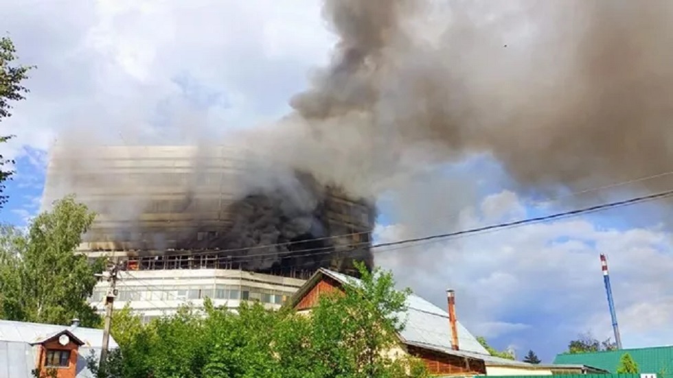 مصرع شخصين في حريق بمقاطعة موسكو (فيديو)