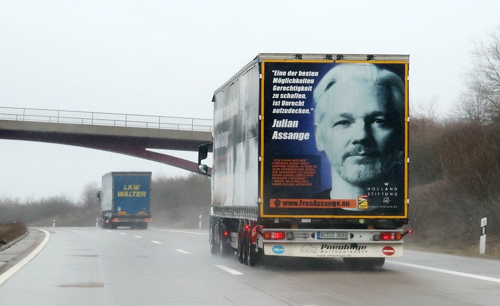 مسؤول سابق في CIA يشير إلى 