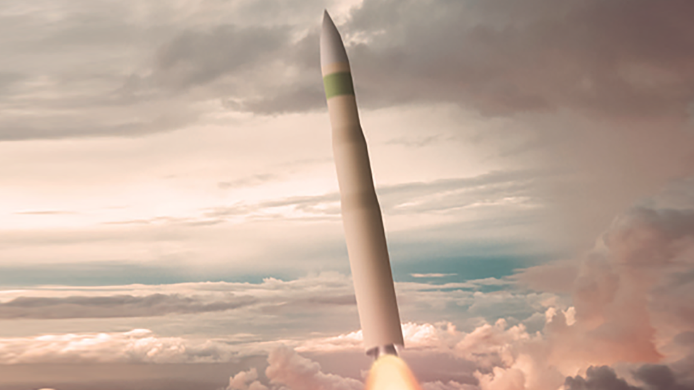 بلومبرغ: القوات الجوية الأمريكية تطيح برئيس برنامج الصواريخ الباليستية
