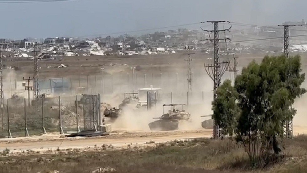 دخول دبابات إسرائيلية تابعة للواء (7)  للقتال في منطقة الشجاعية