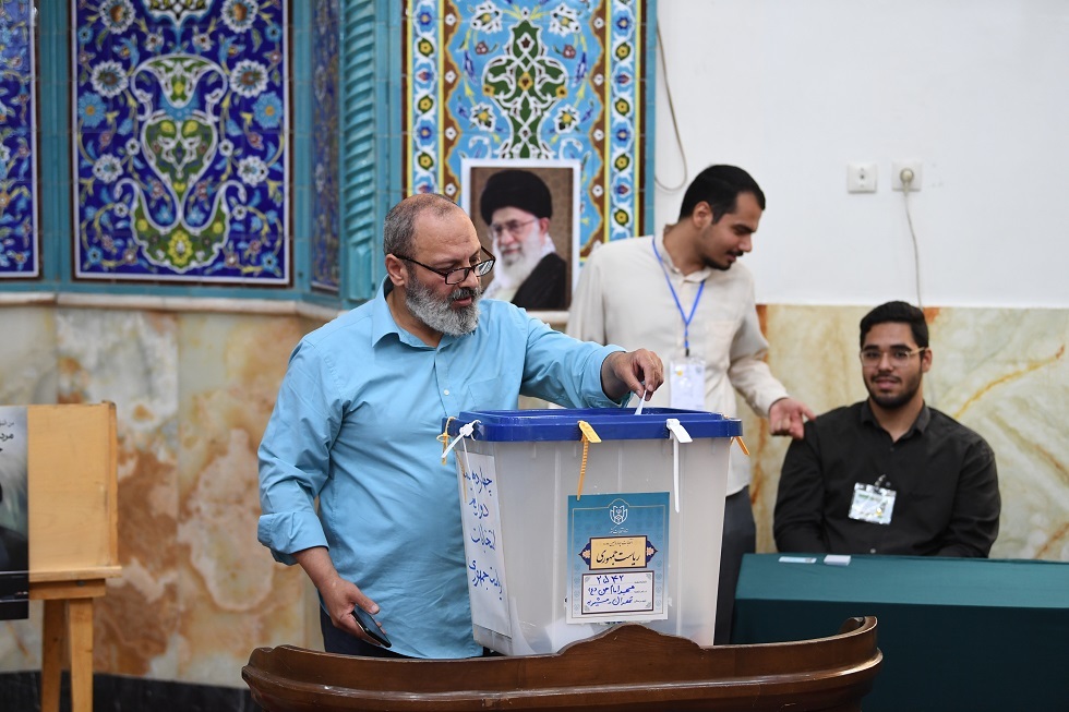 للمرة الثالثة.. لجنة الانتخابات الإيرانية تمدد فترة التصويت ساعتين إضافيتين وحتى منتصف الليل