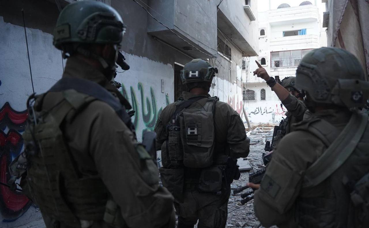 الجيش الإسرائيلي يفجر ميدان الشهداء وسط مدينة رفح (فيديو)