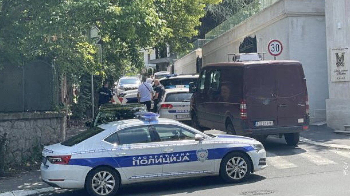 الداخلية الصربية: إيداع رجلين الحبس الاحتياطي على خلفية الهجوم أمام السفارة الإسرائيلية في بلغراد
