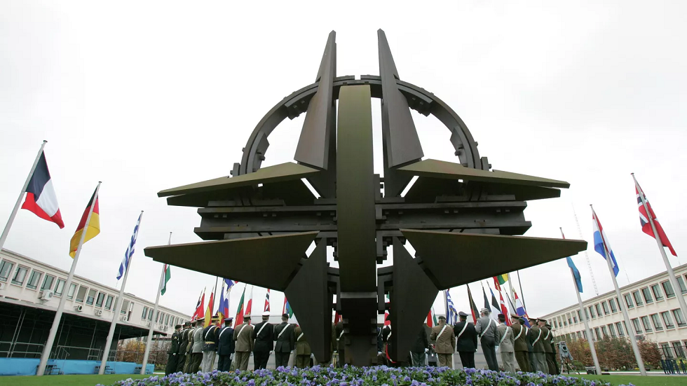 خبير أمريكي يعلق على تصرفات الناتو ضد روسيا ويحذر من اندلاع حرب عالمية ثالثة
