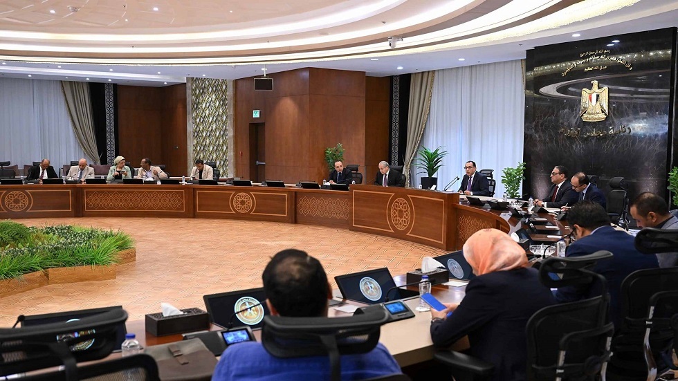 18 وزيرا من الحاليين لن يكونوا فيها.. برلماني مصري يكشف موعد الإعلان عن الحكومة الجديدة