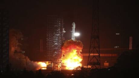 الصين تختبر بنجاح المرحلة الأولى لصاروخ "لونغ مارش 10" فائق الثقل