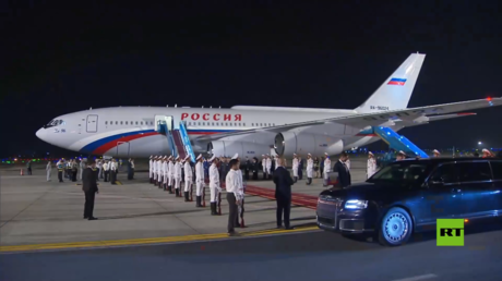 مشاهد من استقبال الرئيس بوتين في مطار هانوي
