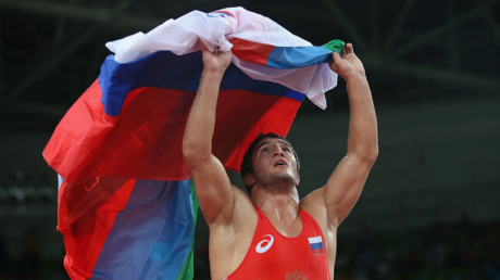 ظهور صورة مصارع روسي ممنوع من المشاركة في أولمبياد 2024 على موقع البطولة