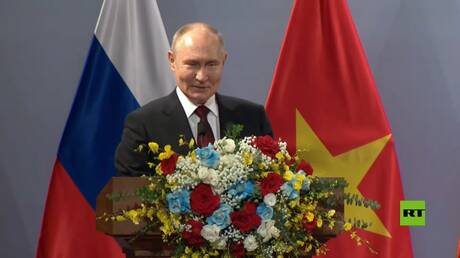 بوتين يلتقي خريجي الجامعات السوفيتية والروسية في فيتنام