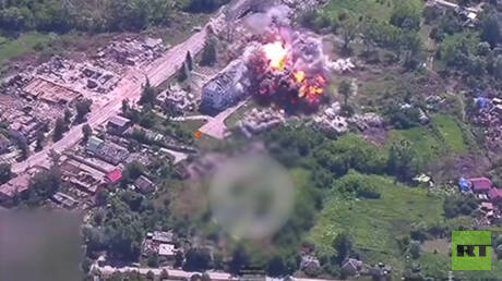 لقطات نادرة لاستخدام أول قنبلة شديدة الانفجار بوزن 3 أطنان في أوكرانيا (فيديو)