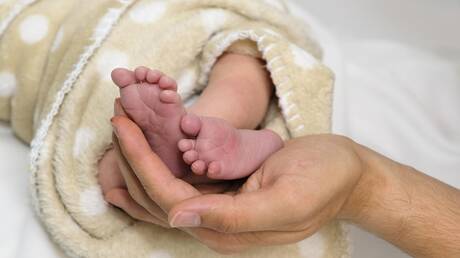 تحذيرات من انخفاض أعداد الولادات في سويسرا