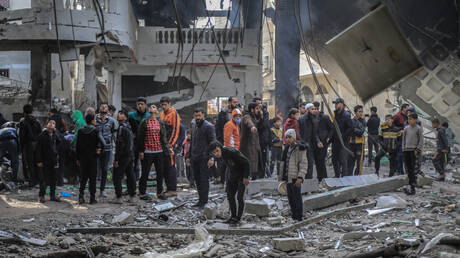 مراسلنا: 14 قتيلا بينهم شقيقة إسماعيل هنية جراء قصف إسرائيلي طال منزلا بمخيم الشاطئ غربي غزة