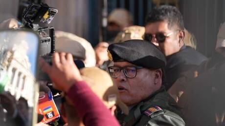 لحظة اعتقال قائد الجيش البوليفي بعد محاولة الانقلاب الفاشلة (فيديو)