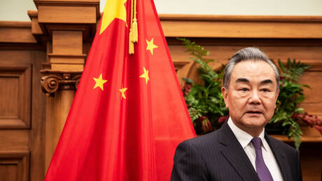 وزير الخارجية الصيني يؤكد ضرورة إضفاء الطابع الديمقراطي على العلاقات الدولية