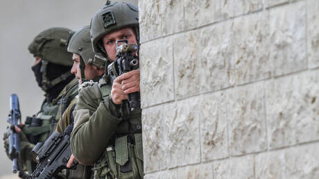اشتباكات في نابلس والقوات الإسرائيلية تعتقل فلسطينيا