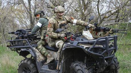 الجيش الروسي يستخدم دراجات نارية ومركبات رباعية في عملية تحرير ستارومايورسكوي